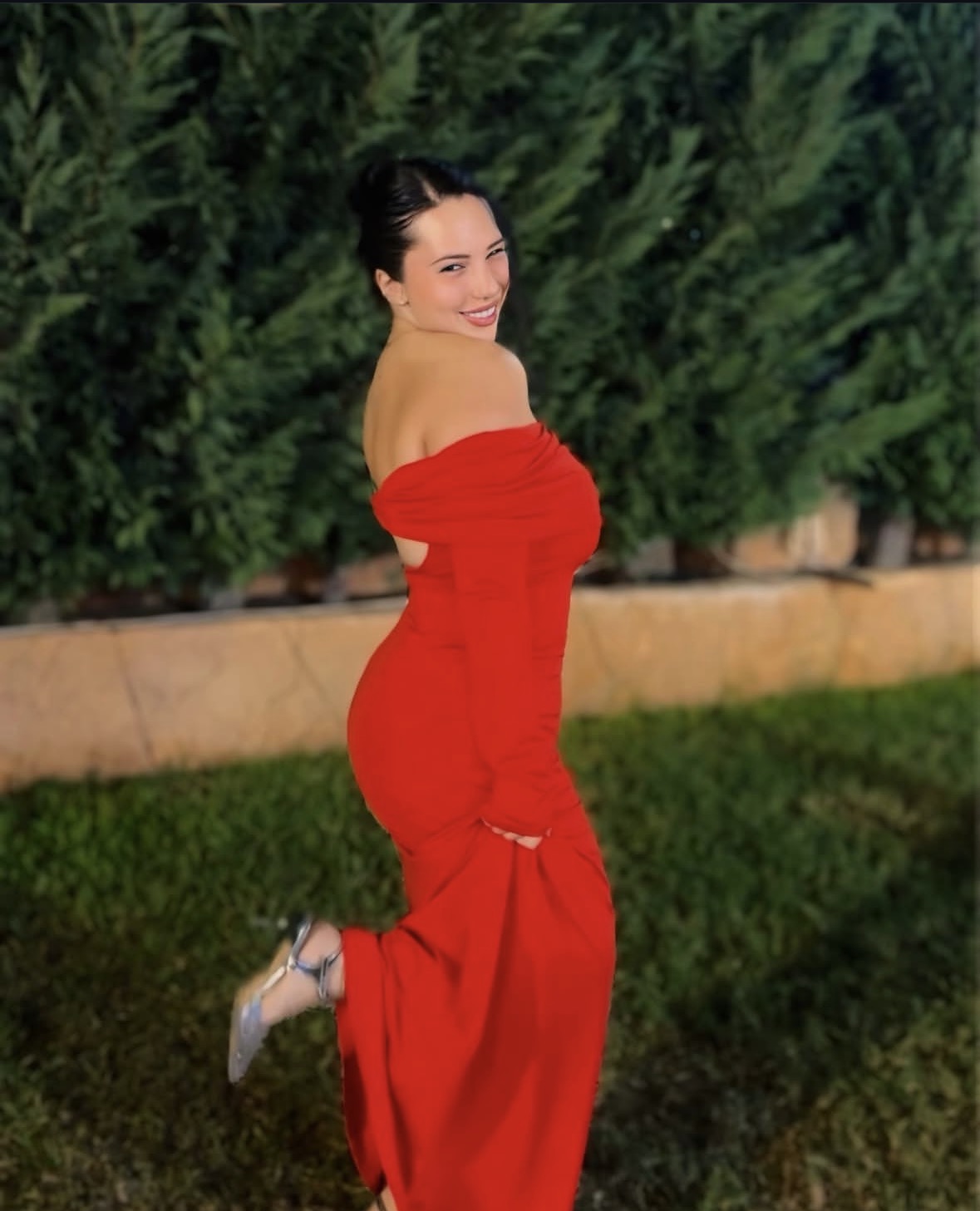 Sisi in a red dress